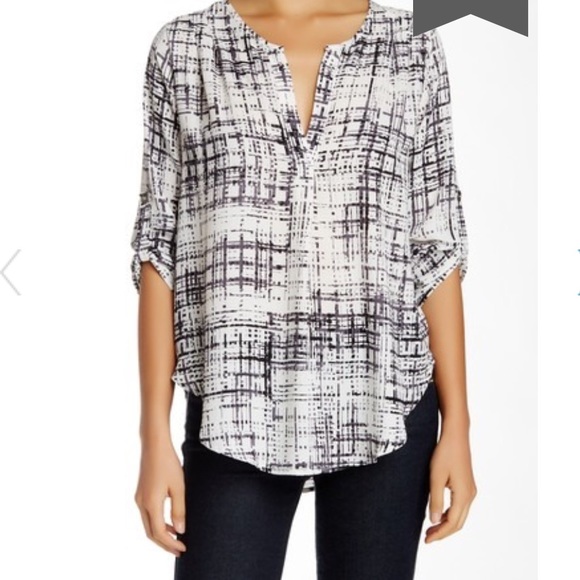 Lush V-Neck geo Print roll sleeve blouse - Picture 1 of 8